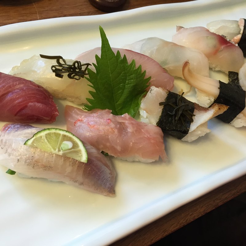 にぎり　利味(すし処利味)