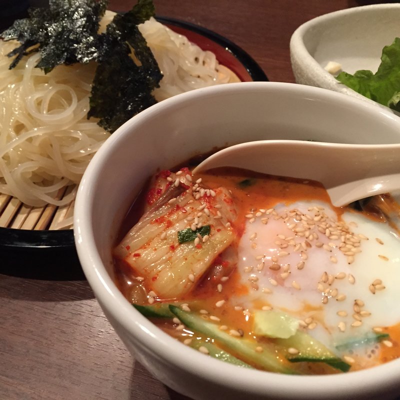 ぴり辛温玉うどん(東京牛肉食堂 （【旧店名】みんなの牧場）)
