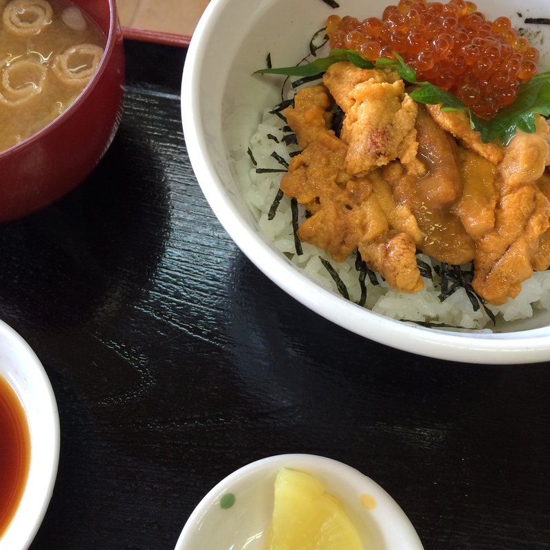 うにいくら丼(杉津パーキングエリア　下り　フードコート)