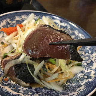 カツオのタタキ(おきよ食堂)
