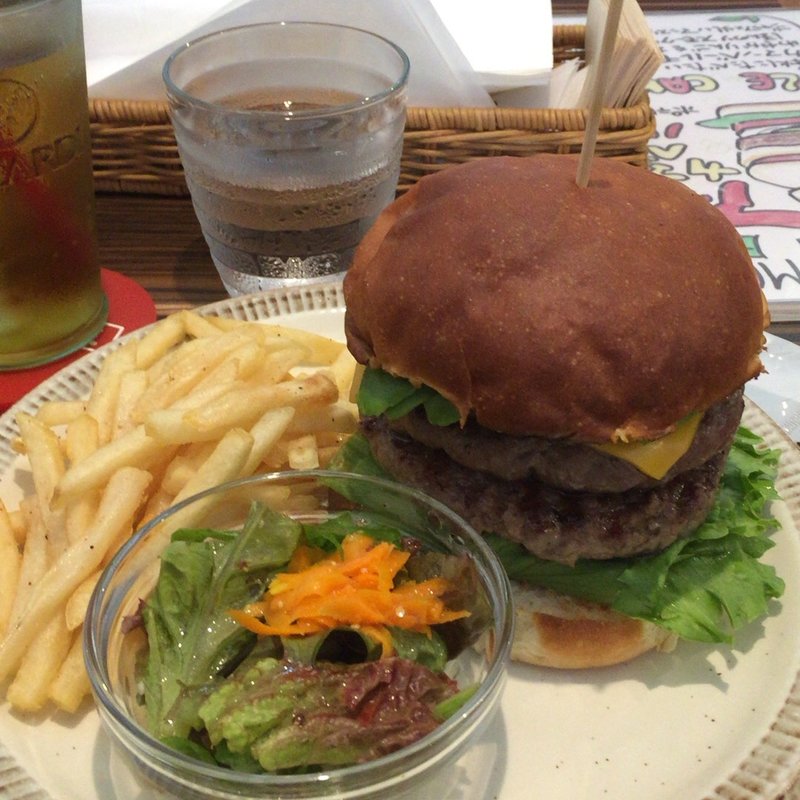 アボカドチーズバーガー(ジャッフェ)