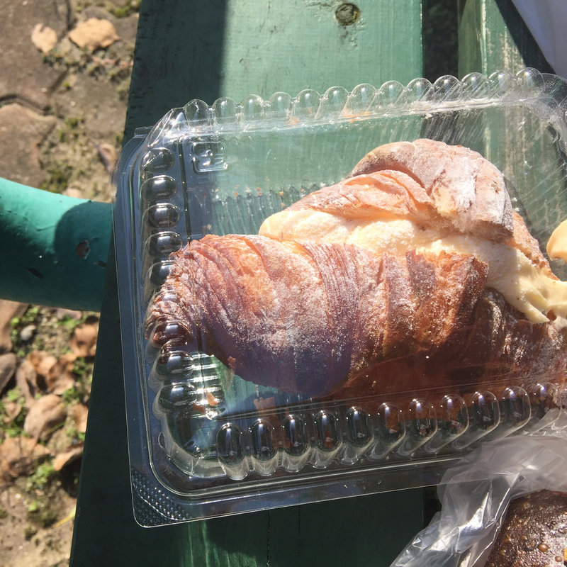 クロワッサンクリームサンド(たま木亭)