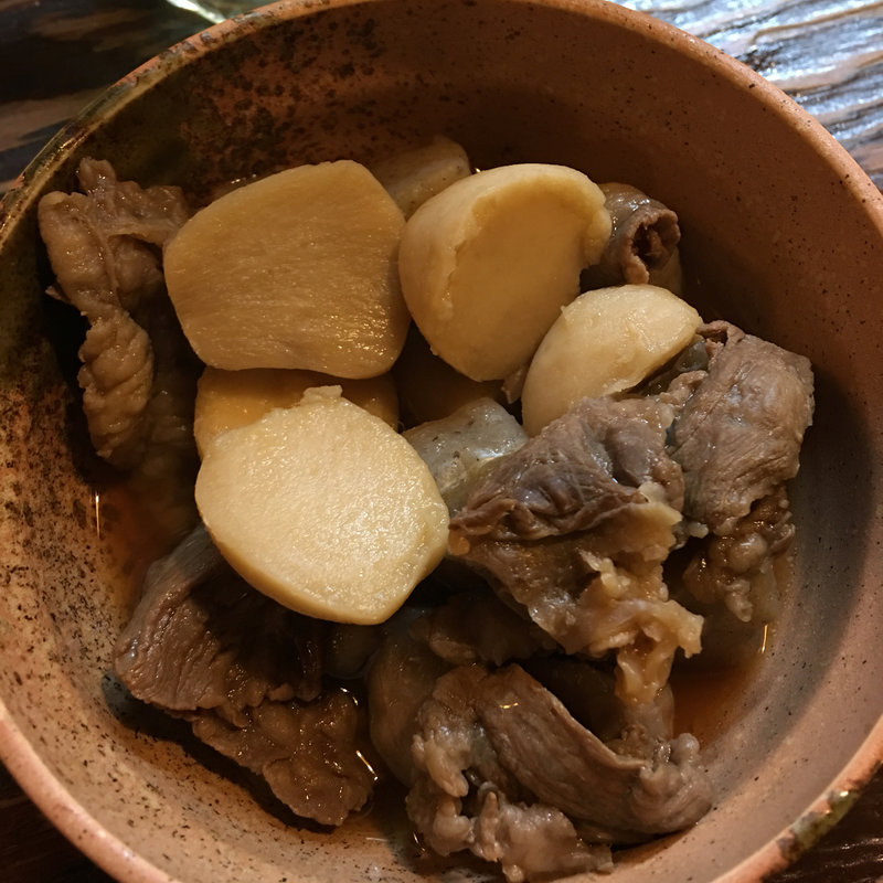 スジ、コンニャク、小芋煮(万惣)