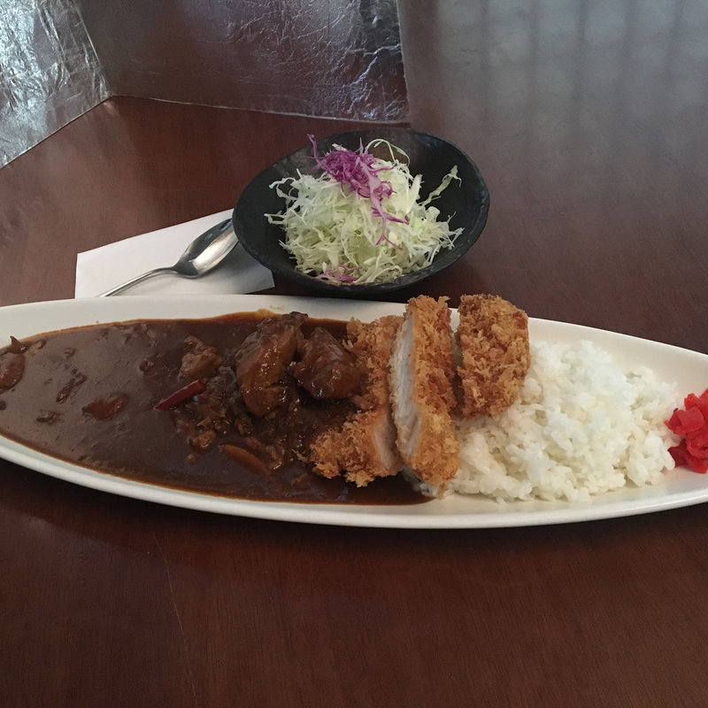 お肉ゴロゴロ ロースのカツカレー(お食事処きらら)