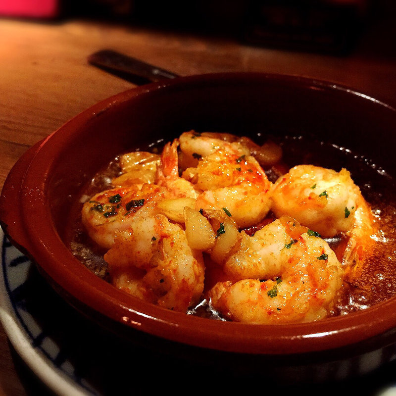 海老のガーリックオイル焼き(spanish restaurante sangria サングリア青山店)