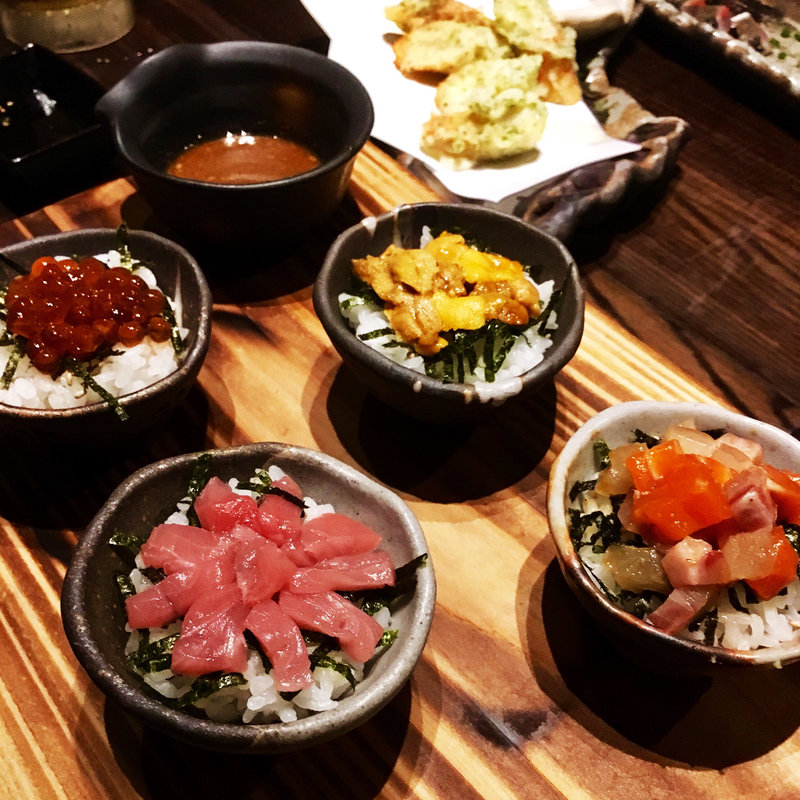 ぐい呑みお猪口の海鮮彩丼(酒佳蔵)