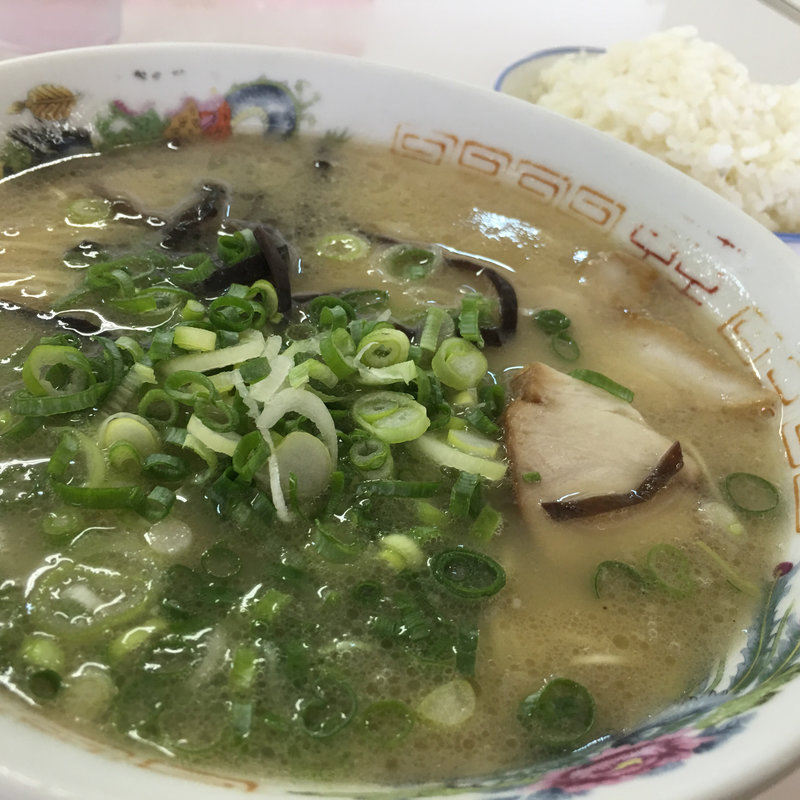 ラーメン(長浜ラーメン かしい亭)