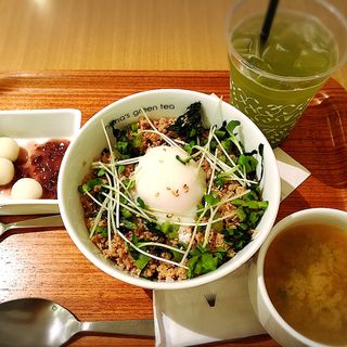 鶏そぼろどんぶり(nana's green tea 東京ドームシティ ラクーア店)