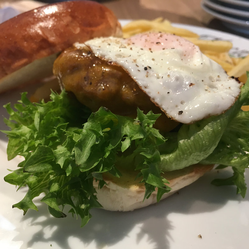 チーズバーガー(たまごトッピング)(モエナ カフェ （Moena CAFE）)