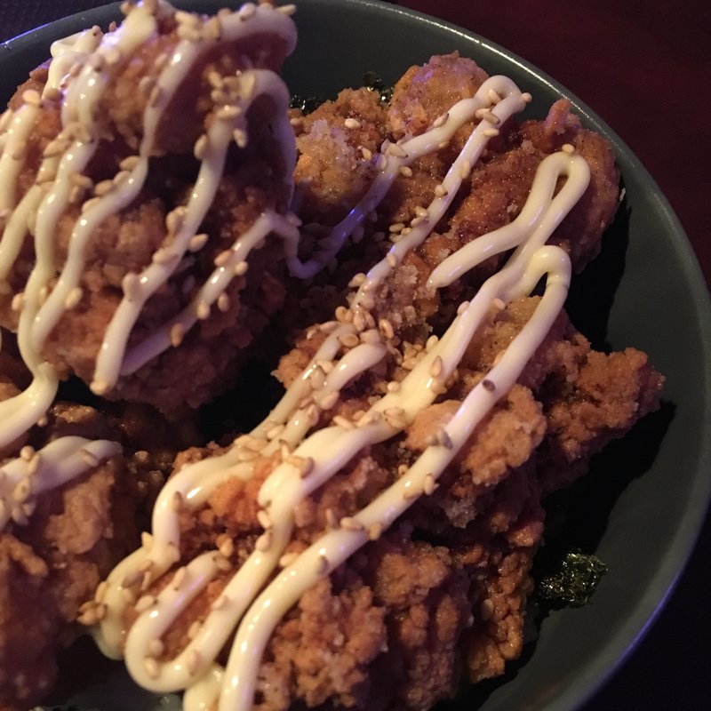 まなみさんの唐揚げ丼(OLD SCHOOL LOUNGE BACK TO)