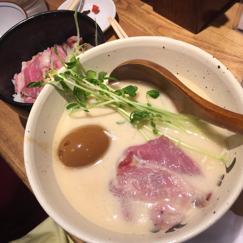牛白湯 煮卵付き(牛骨ら〜めん ぶっこ志 北浜店)