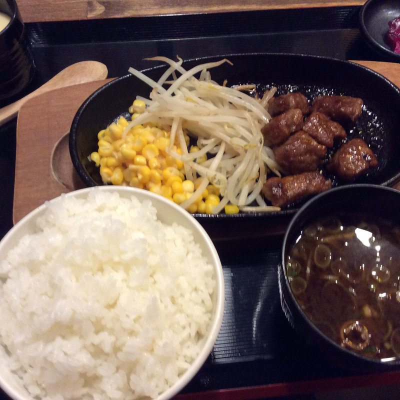 鉄板サイコロステーキセット(昭和食堂 津駅前店 )