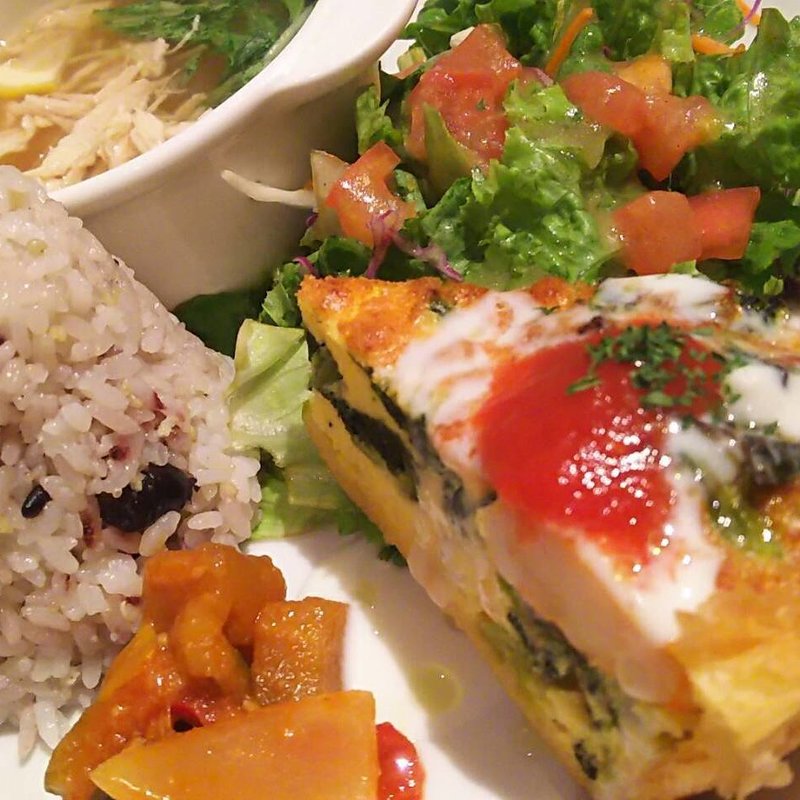 選べるキッシュとアサイードレッシングで食べるサラダランチ(Café Bougnat Bougnat ～ブリーゼブリーゼ～)