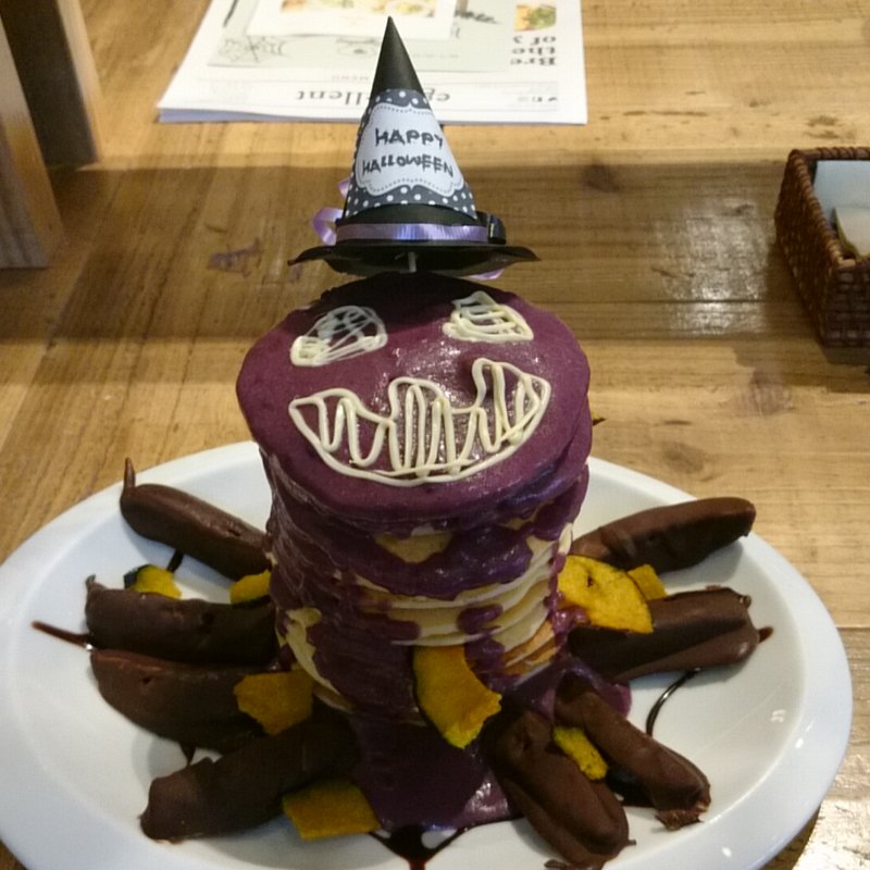 紫芋とホワイトチョコのスパイダーパンケーキ