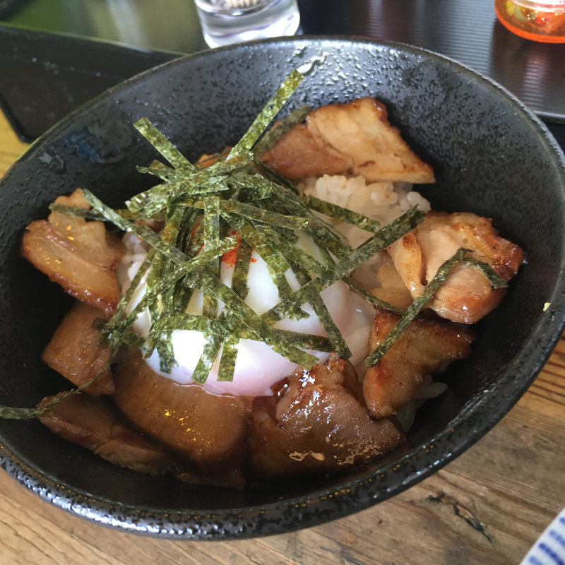 チャーシュー丼(塩つけ麺 灯花 （しおつけめん とうか）)
