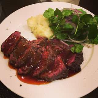 バベット(ハラミ)ボリュームステーキ130g (サラダ・ライス付き)(熟成肉 Bistro OGINO)