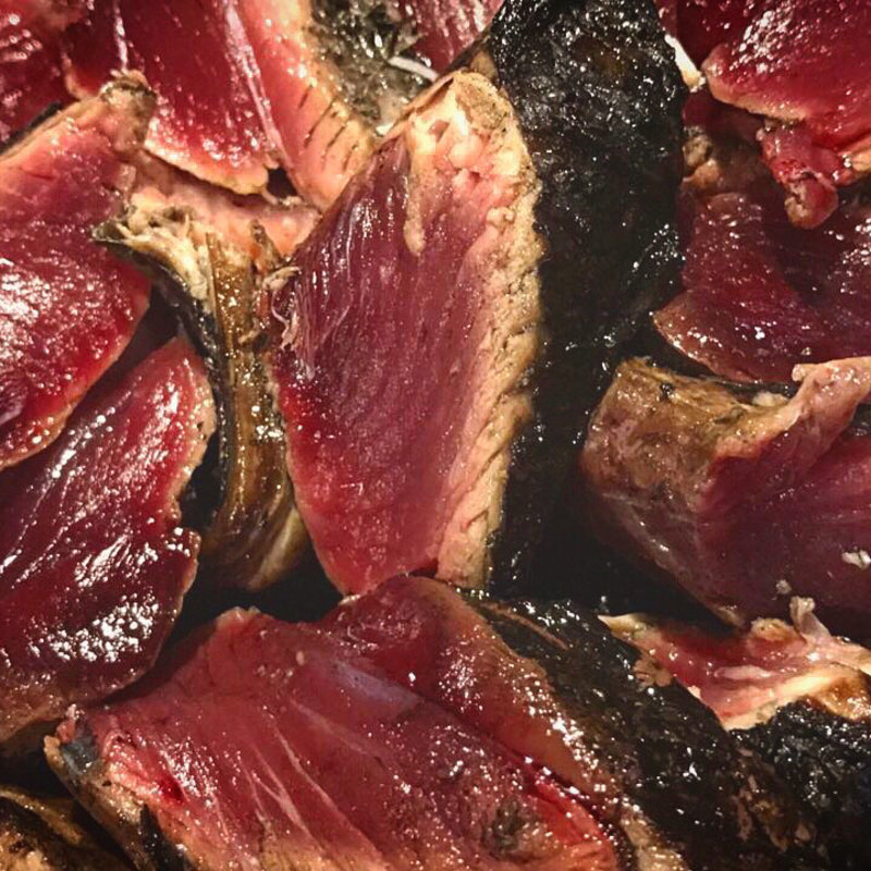 ソウダガツオの炭火炙りたたき(十兵衛)