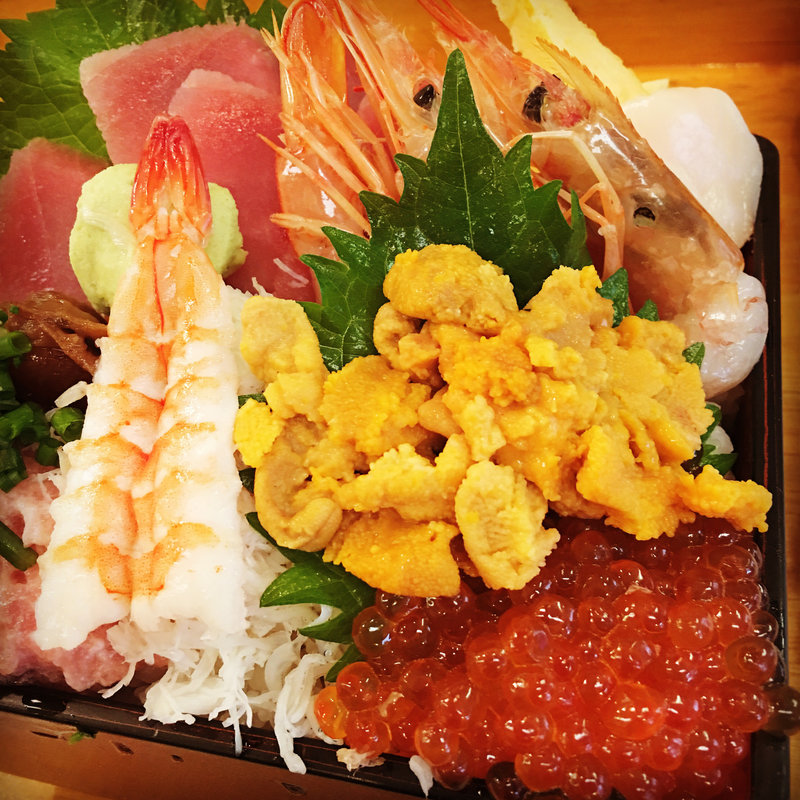 贅沢丼(お魚やの市場寿司南部市場店)