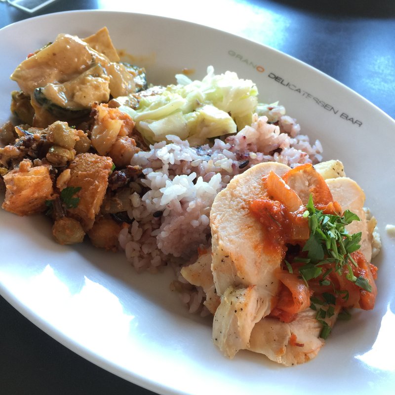 鶏胸肉の白ワイン蒸し(グラーノ デリカテッセン バル)