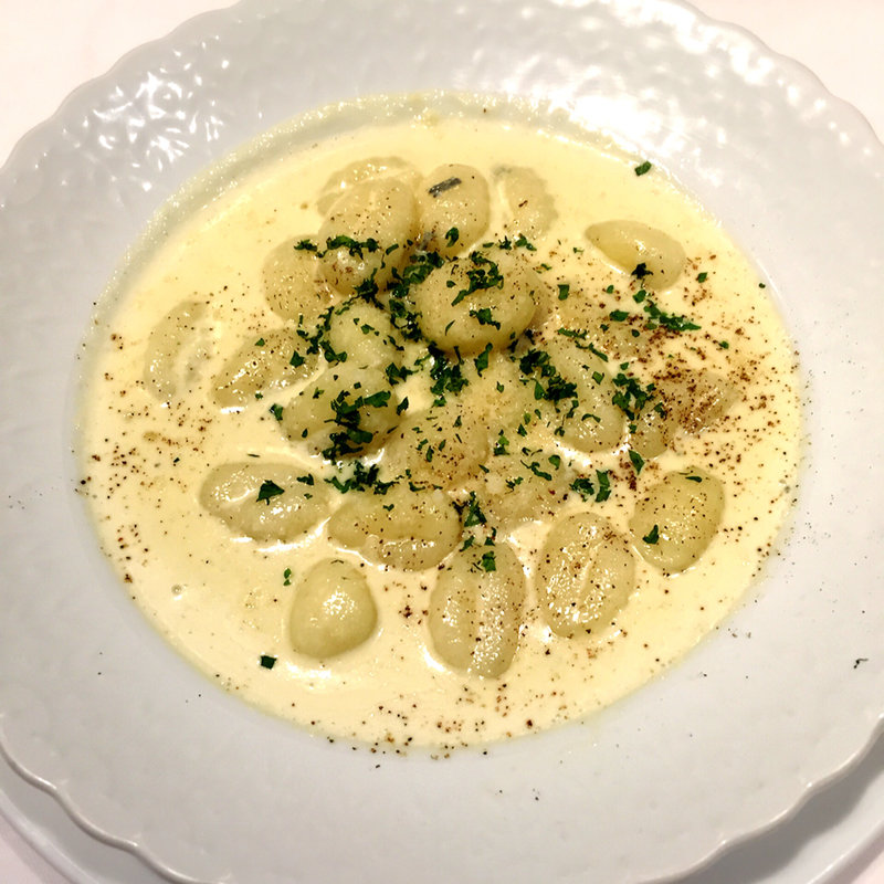 ゴルゴンゾーラのクリームソース　(ニョッキorペンネ) (カンティーナ)