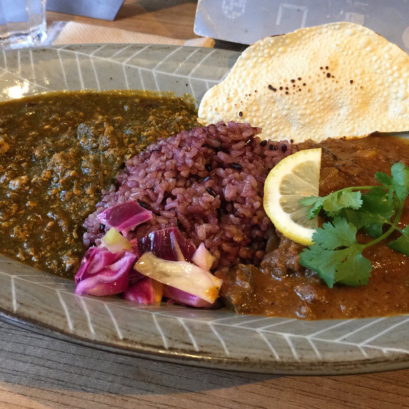 特選キーマほうれん草カレーと丹後産猪カレーのあいがけ(森林食堂 （しんりんしょくどう）)