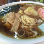 ワンタン麺(宝亭)