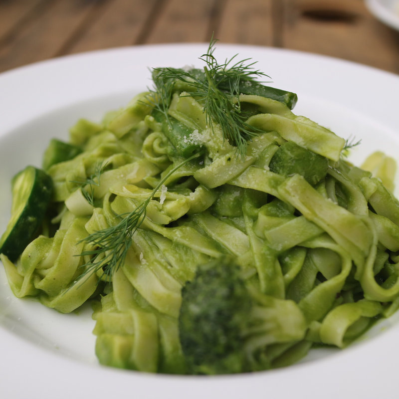 緑のパスタ アボカドなど緑野菜を使ったタリアテッレ(RH Cafe 二子玉川店 （アールエイチカフェ）)