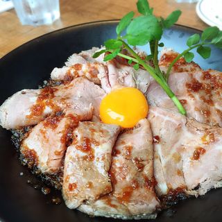 薄切りローストビーフ丼(NICK STOCK 渡辺通店)