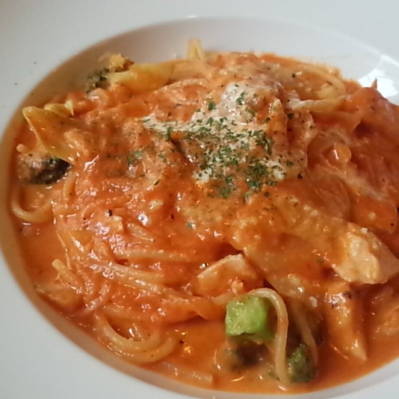 秋鮭とブロッコリーのトマトクリーム(ボスケット （Ｂｏｓｃｈｅｔｔｏ）)