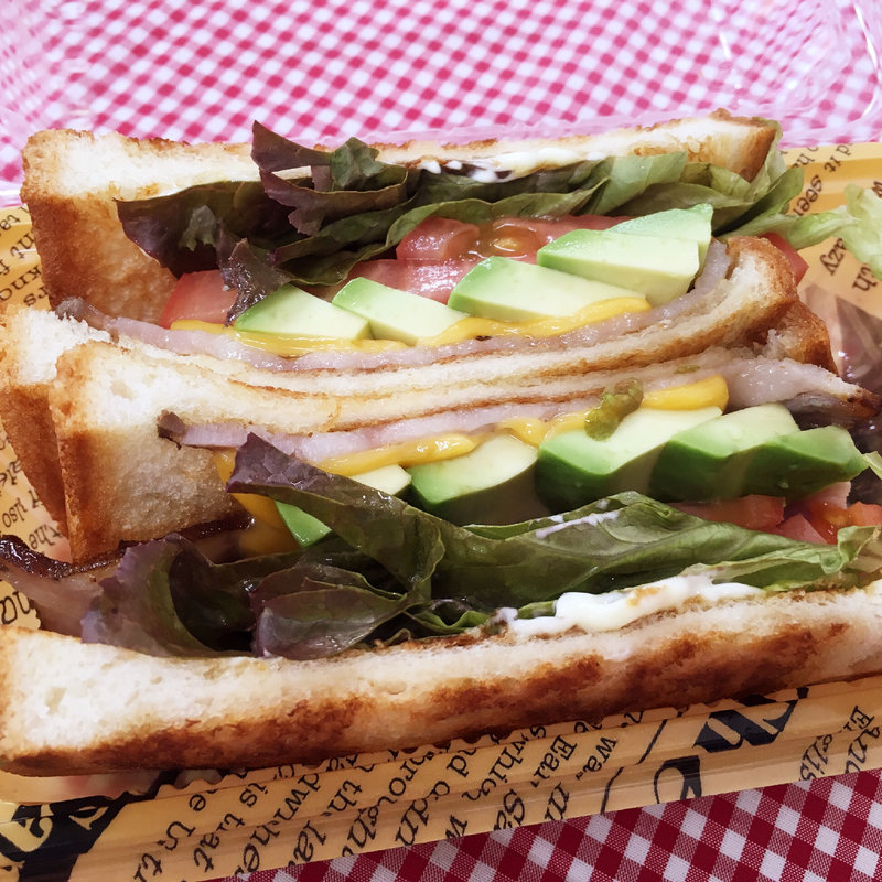 BLTCAサンド(ベーコン、レタス、トマト、チーズ、アボカド)(イグニッションスイッチ)