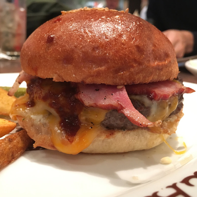 ベーコンチーズバーガー(ブラッカウズ)