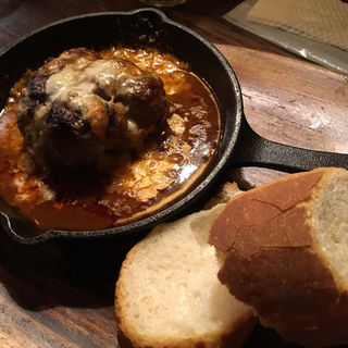 トマトとチーズの煮込みハンバーグ(カフェ香咲)