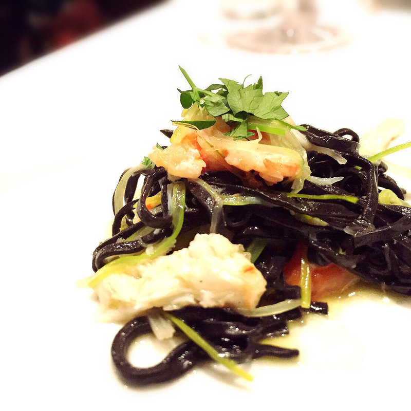 小ヤリイカのいかすみソース　手打ナポリのショートパスタ(オステリアナカムラ)