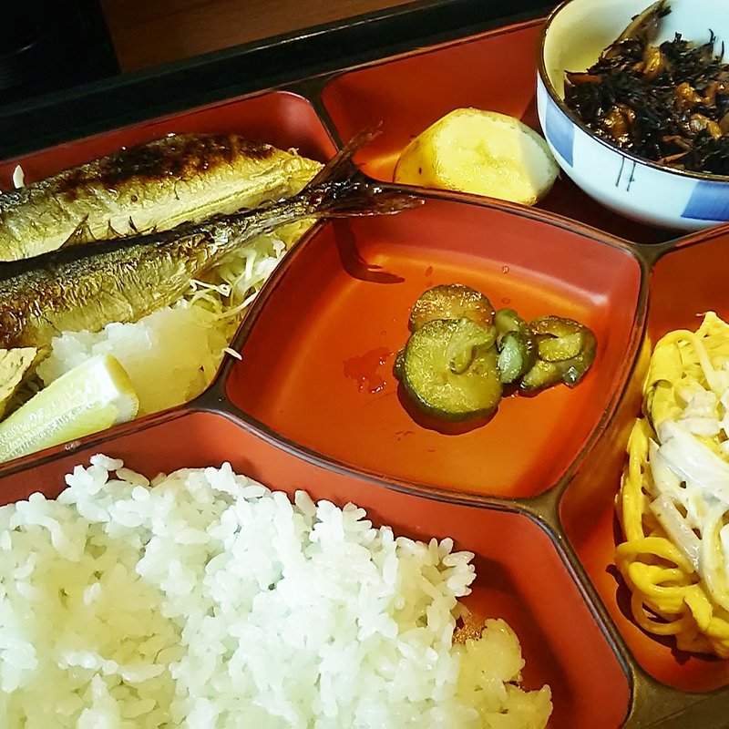 秋刀魚の塩焼き定食(やどかり 本店 )