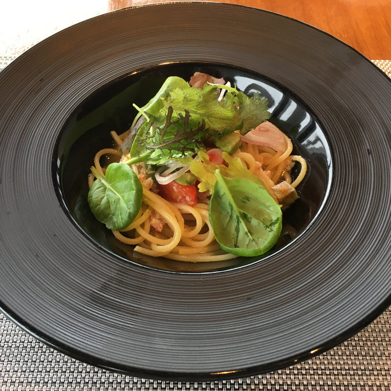 ズワイ蟹とアボカドのスパゲティーニ(MAIN DINING CABANA(メインダイニング カバーナ))