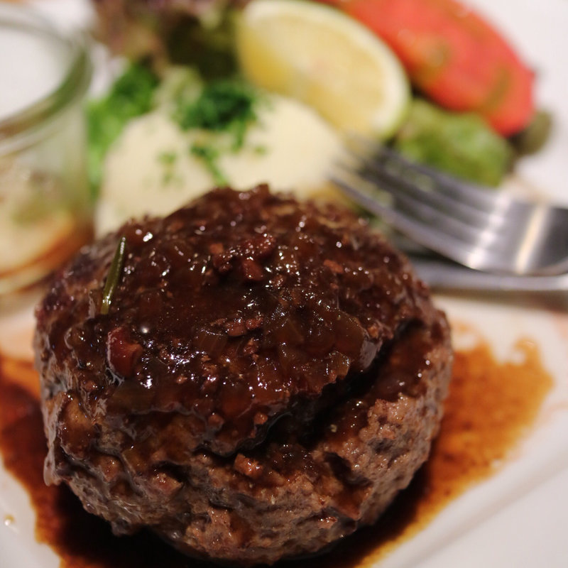 100本のグリルハンバーグ(フル)(100本のスプーン FUTAKOTAMAGAWA)