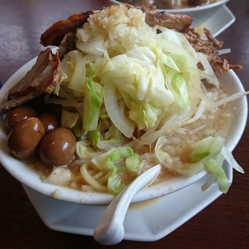 豚玉みちるめん （ 小 ） + ほぐし豚 + 野菜増し(ガツ盛りラーメン みちる屋 南流山店)