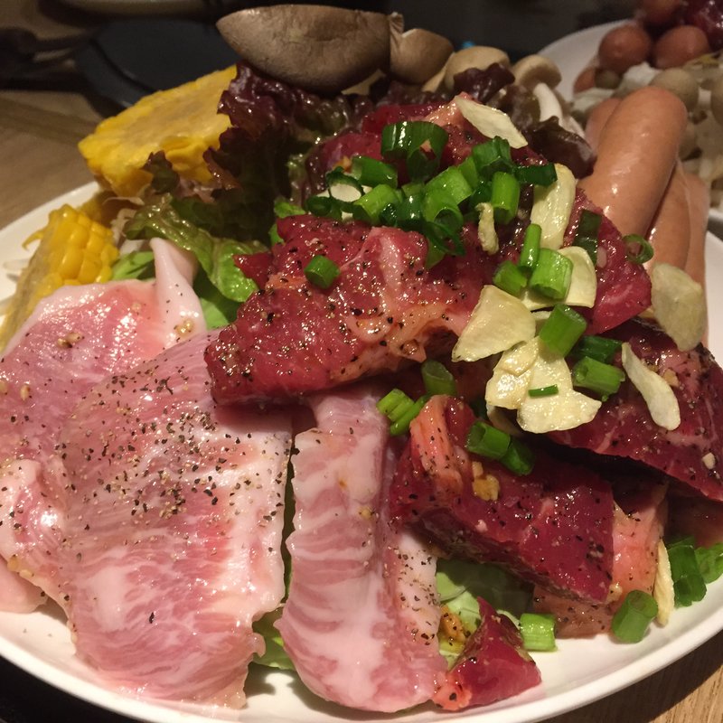 鉄板盛り合わせ（お肉三種と野菜）(どんどん )