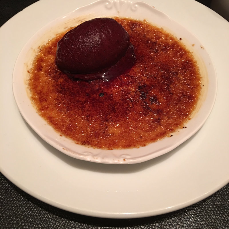 フェタチーズのクレームブリュレ　ラムレーズンのアイスクリーム添え(ル・プレヴェール)