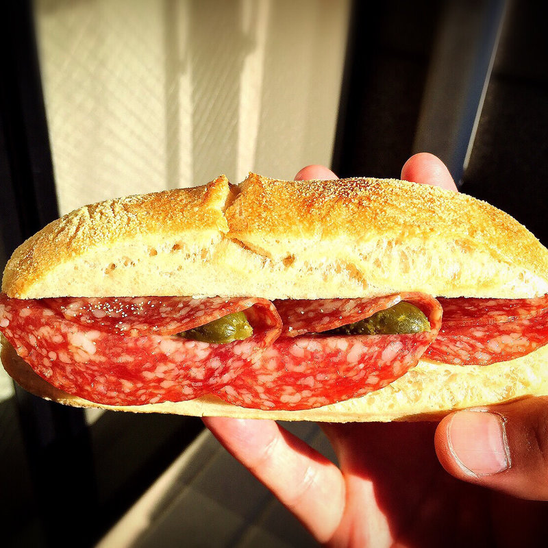 ミラノサラミとコルニッションのサンド(メゾン・イチ 代官山)