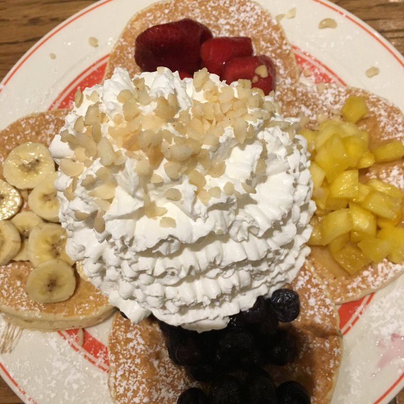 フルーツパンケーキサンプラー(Eggs 'n Things 心斎橋店)