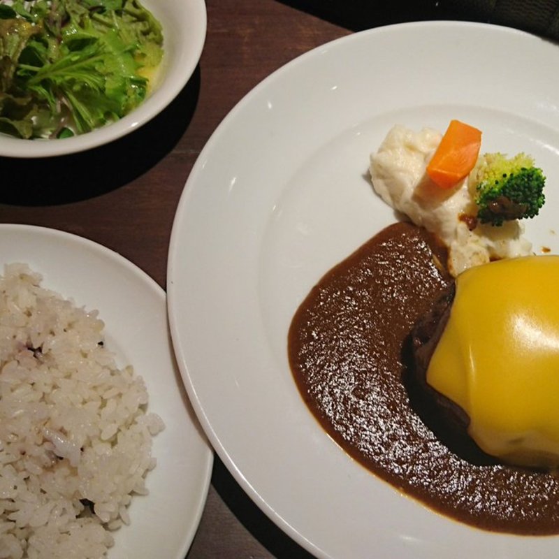 黒毛和牛100%チェダーチーズハンバーグ(肉とワインbonanza)