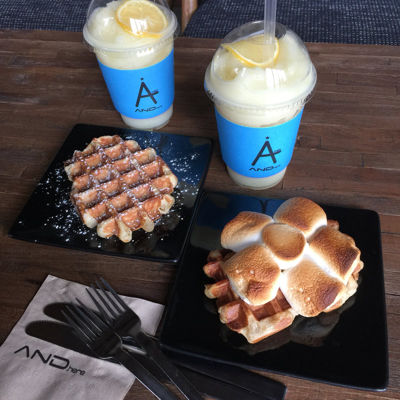 柚子レモンスムージーとワッフル(AND.here)