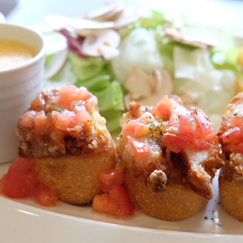 チキンとトマトのブルスケッタ(高倉町珈琲 若葉台店)