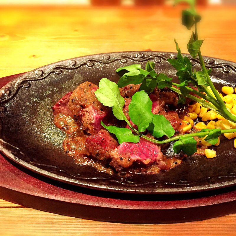 特製サイコロステーキ100g(M.E.S. Cafe & Bar)