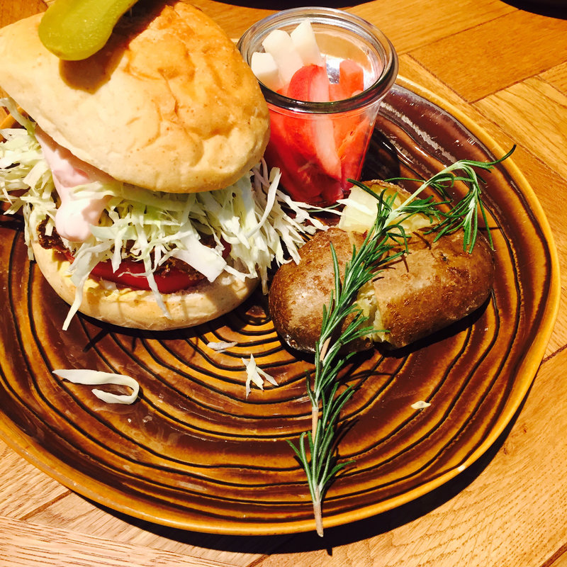 キャベツとテンペカツのヴィーガンバーガー(Mr.FARMER)