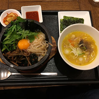 ビビンバと参鶏湯セット(韓国旬菜ハル )