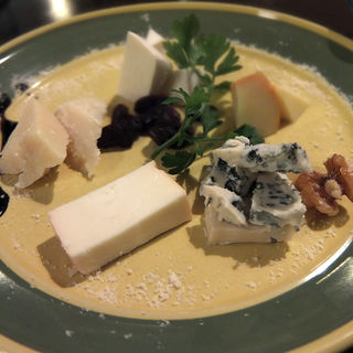 イタリア産チーズの盛り合わせ(PIZZETTO (ピッツェット))