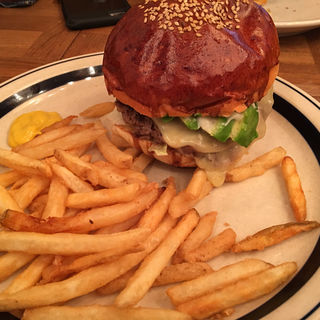 アボカドモッツァレラチーズバーガー(ザ グレートバーガー （THE GREAT BURGER）)