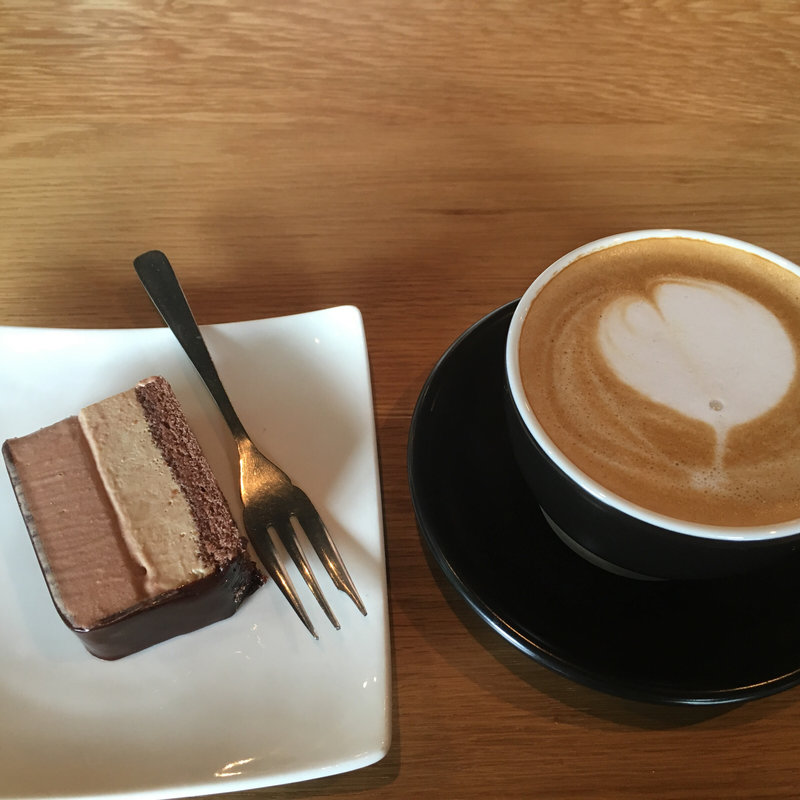 カフェラテ&紅茶クリームケーキ(CAFE the CORNER)